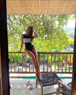 Juliana Paiva feet photo thumbnail
