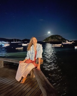 Juliana Paiva feet photo thumbnail