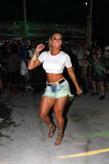 Juliana Salimeni feet photo thumbnail
