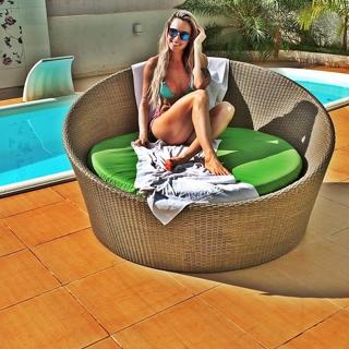 Juliana Salimeni feet photo thumbnail