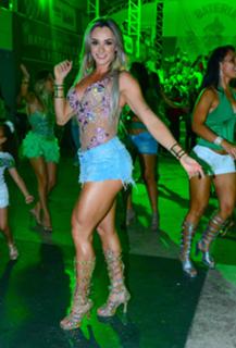 Juliana Salimeni feet photo thumbnail
