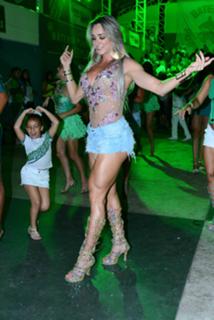 Juliana Salimeni feet photo thumbnail
