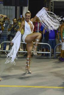 Juliana Salimeni feet photo thumbnail