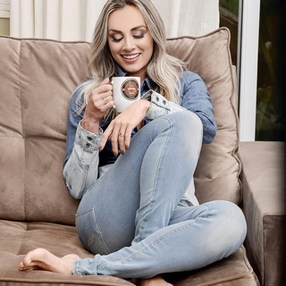 Juliana Salimeni feet photo thumbnail