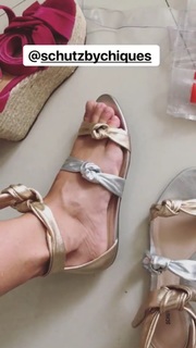 Juliana Salimeni feet photo thumbnail