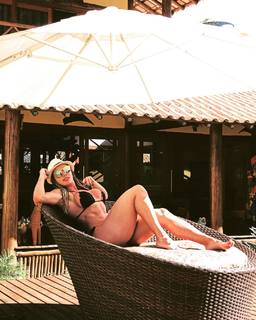 Juliana Salimeni feet photo thumbnail