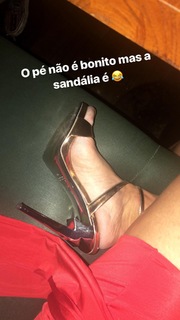 Juliana Salimeni feet photo thumbnail