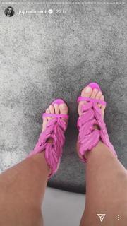 Juliana Salimeni feet photo thumbnail