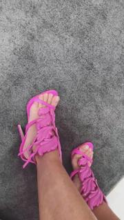 Juliana Salimeni feet photo thumbnail