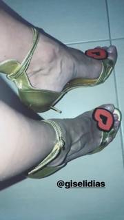 Juliana Salimeni feet photo thumbnail