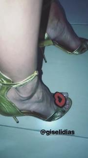 Juliana Salimeni feet photo thumbnail