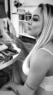 Juliana Salimeni feet photo thumbnail
