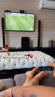Juliana Salimeni feet photo thumbnail