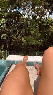 Juliana Salimeni feet photo thumbnail