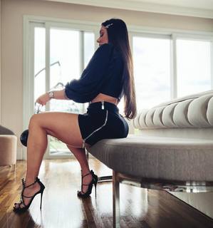 Juliana Salimeni feet photo thumbnail