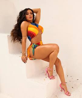Juliana Salimeni feet photo thumbnail