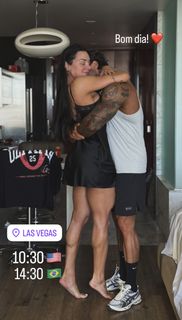 Juliana Salimeni feet photo thumbnail