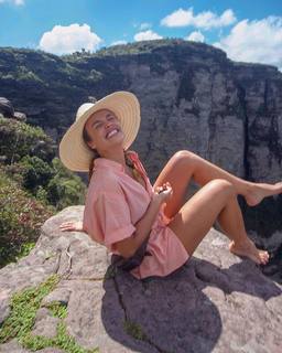 Juliane Araújo feet photo 1