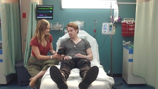 Julianna Guill feet photo thumbnail