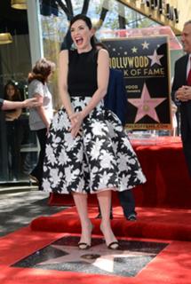 Julianna Margulies feet photo thumbnail