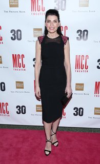 Julianna Margulies feet photo thumbnail