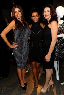 Julianna Margulies feet photo thumbnail