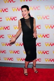 Julianna Margulies feet photo thumbnail