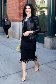 Julianna Margulies feet photo thumbnail