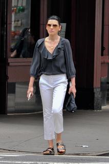 Julianna Margulies feet photo thumbnail