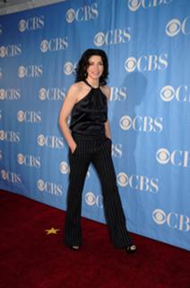 Julianna Margulies feet photo thumbnail