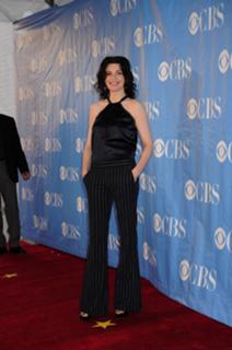 Julianna Margulies feet photo thumbnail