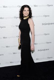 Julianna Margulies feet photo thumbnail