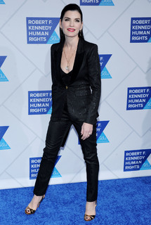 Julianna Margulies feet photo thumbnail