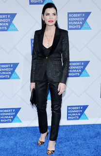Julianna Margulies feet photo thumbnail