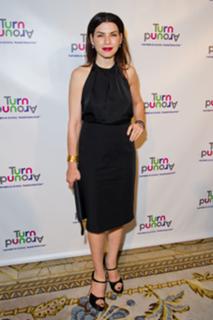 Julianna Margulies feet photo thumbnail