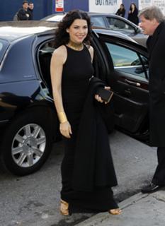 Julianna Margulies feet photo thumbnail