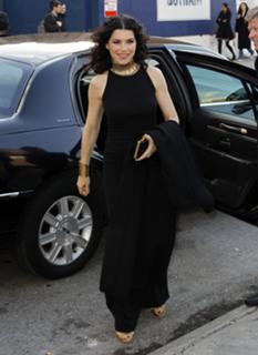 Julianna Margulies feet photo thumbnail