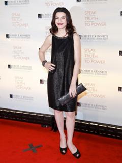 Julianna Margulies feet photo thumbnail