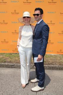 Julianna Margulies feet photo thumbnail