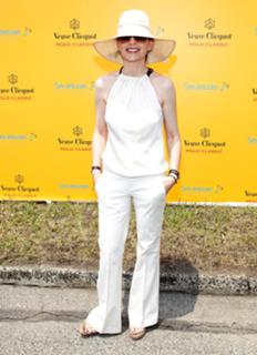 Julianna Margulies feet photo thumbnail