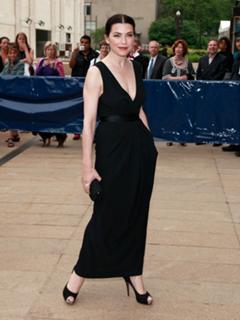 Julianna Margulies feet photo thumbnail