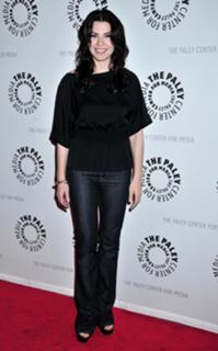 Julianna Margulies feet photo thumbnail