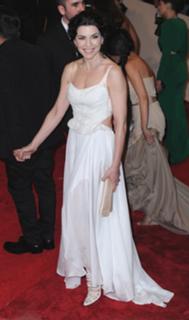 Julianna Margulies feet photo thumbnail