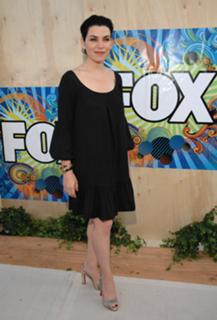 Julianna Margulies feet photo thumbnail