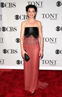 Julianna Margulies feet photo thumbnail