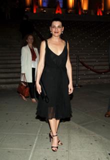 Julianna Margulies feet photo thumbnail