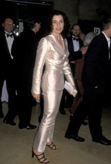 Julianna Margulies feet photo thumbnail