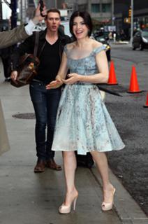 Julianna Margulies feet photo thumbnail