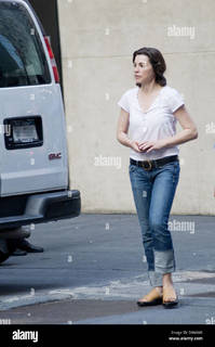 Julianna Margulies feet photo thumbnail