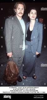 Julianna Margulies feet photo thumbnail